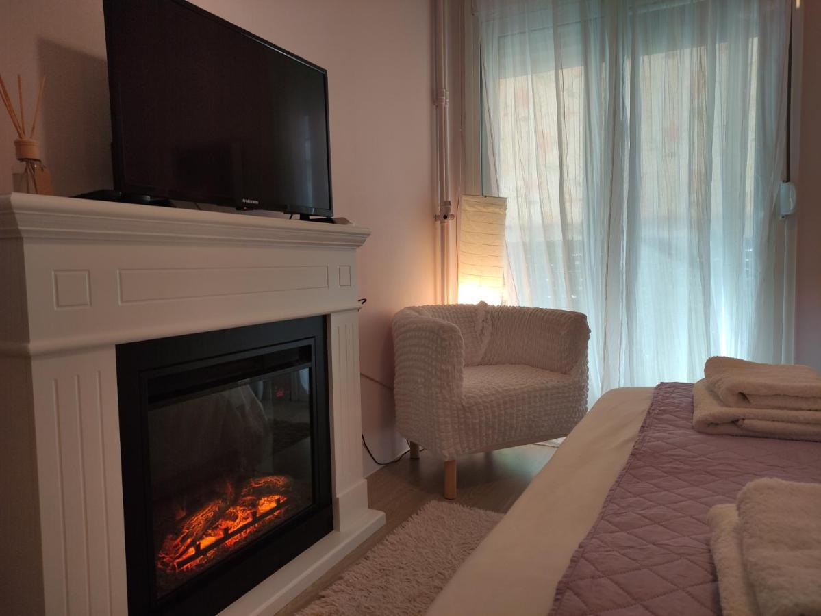 Love Truth Life Appartement Piraeus Buitenkant foto