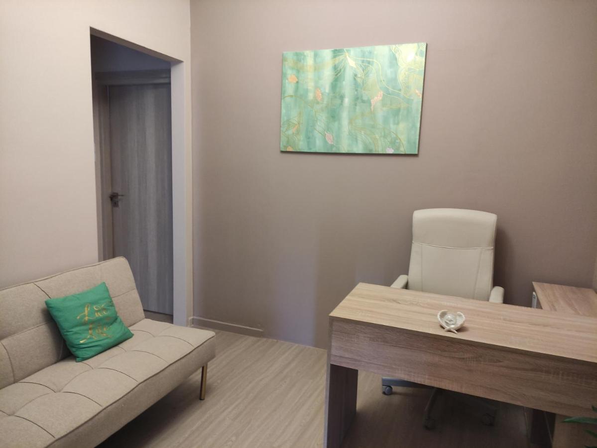 Love Truth Life Appartement Piraeus Buitenkant foto